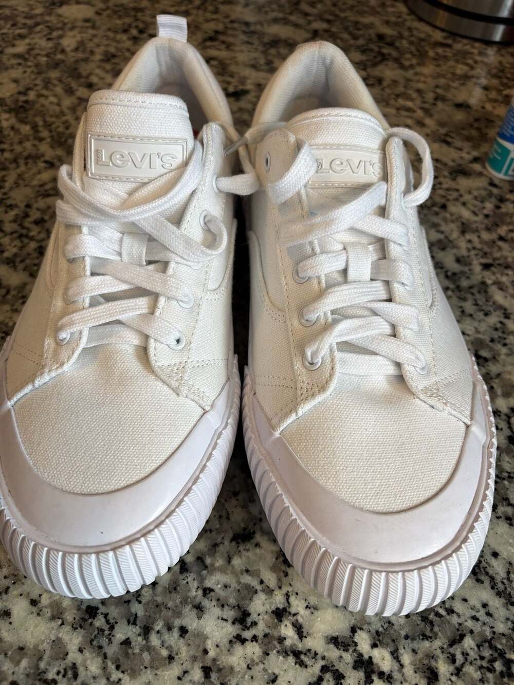 Levi's Women's White Canvas Sneakers Size 8 - Picture 2 of 3